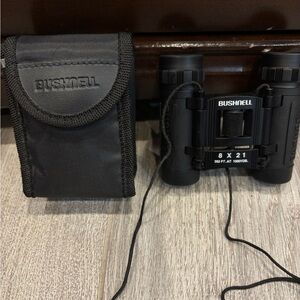 Bushnell 8 x 21 Binoculars with Case